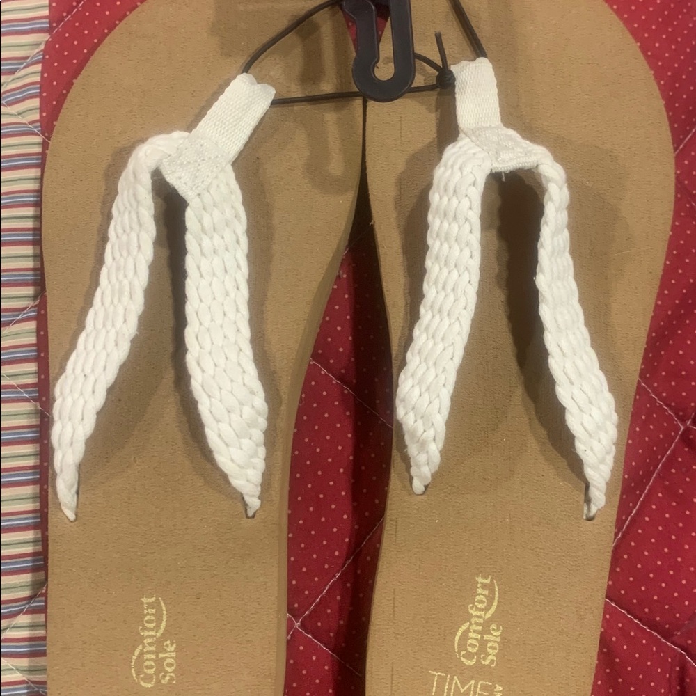 True Time sandals